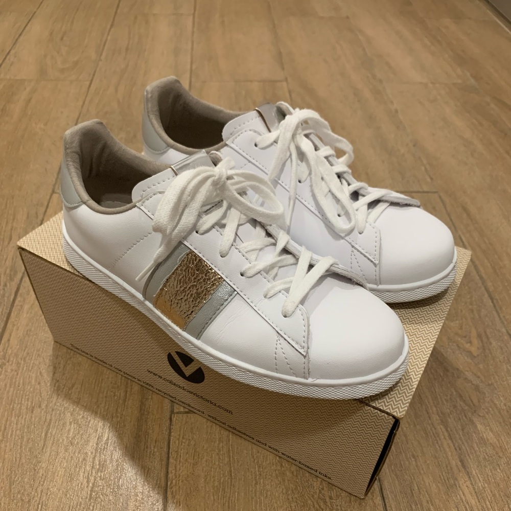 Victoria metallic band sneakers size 7